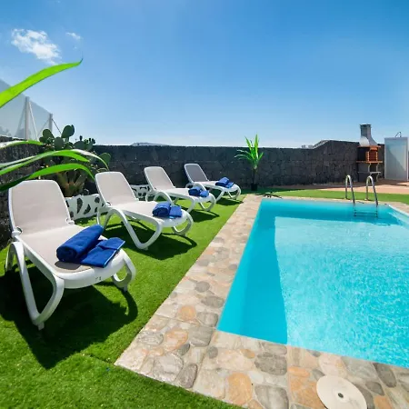 Attractive Holiday In Playa Blanca With Pool Tatil Evi