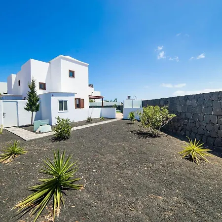 Attractive Holiday In Playa Blanca With Pool *
