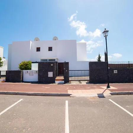 Σπίτι διακοπών Attractive Holiday In Playa Blanca With Pool *